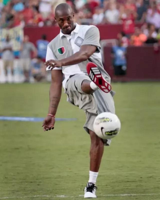 火药味十足，费内巴切与加拉塔萨雷在德比战赛前热身爆发冲突