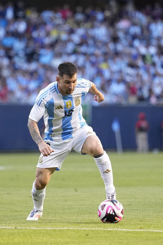 上海狂轰69分，怀特塞德8分半送4次封盖，上海大比分领先