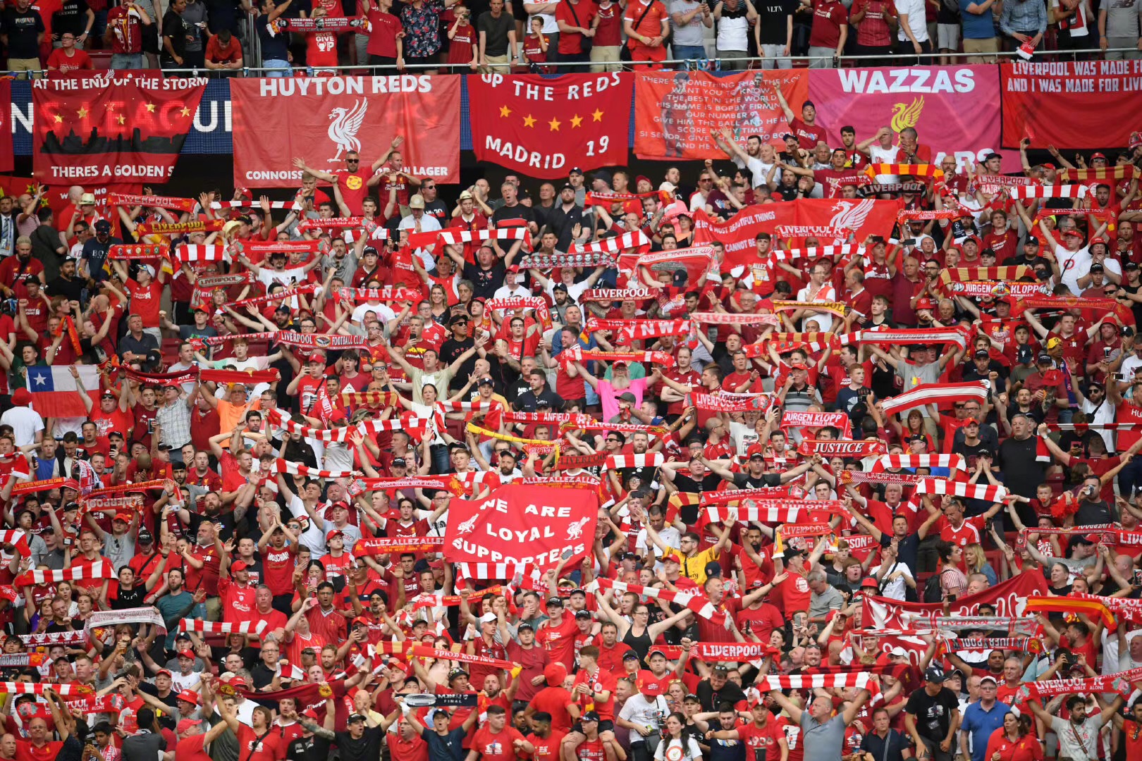 足球历史十大传奇球星（足坛史上十大传奇巨星）