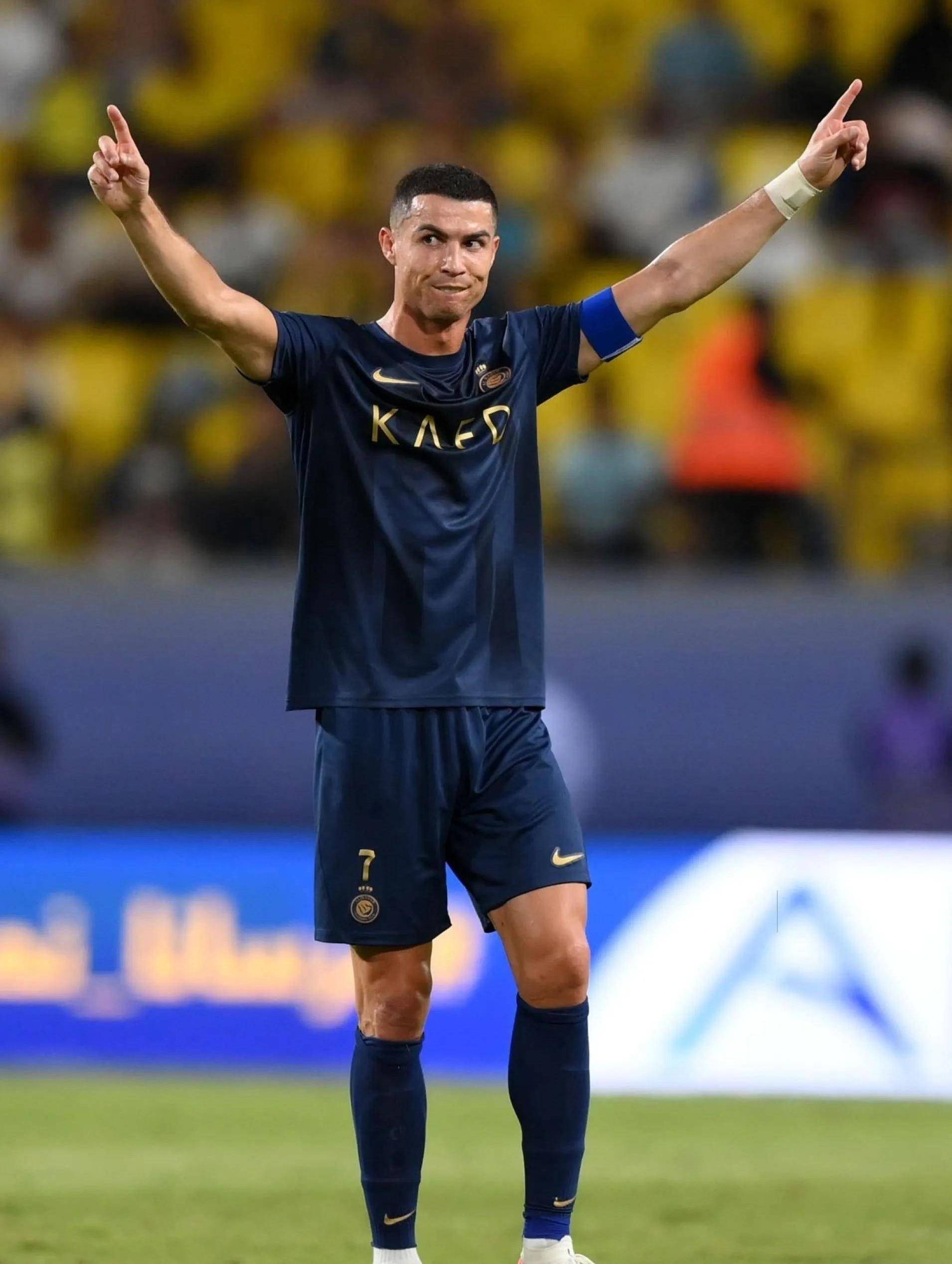 切尔西开放入场体验，可穿球鞋在斯坦福桥罚点球，价格175欧（切尔西上线球迷入场体验：可穿球鞋在斯坦福桥主罚点球，售价175欧元）