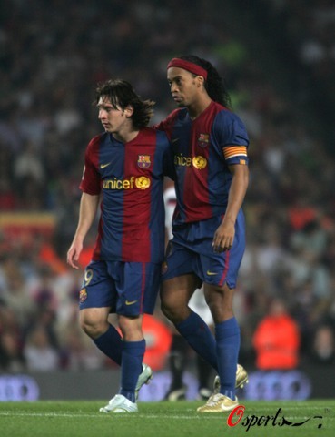 拜仁在联赛71次战胜斯图加特，创造德甲最多胜场纪录（拜仁对斯图加特联赛第71胜，刷新德甲胜场纪录）