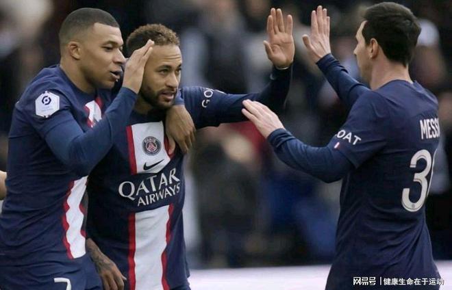 亚冠卡位生死战！布里兰主场无敌争出线，江原FC客场搏命追积分（亚冠关键卡位战：布里兰主场强势力争出线，江原FC客场背水一战抢分）