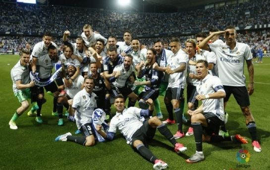 伯尔尼主帅谈骚乱：维拉球员在看台下庆祝，球迷认为被挑衅了（伯尔尼主帅谈骚乱：维拉球员看台前庆祝被球迷视作挑衅）