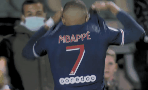 太阳报：萨卡求婚成功，相恋五年女友收超大钻戒（太阳报：萨卡成功求婚，交往五年女友获赠巨型钻戒）