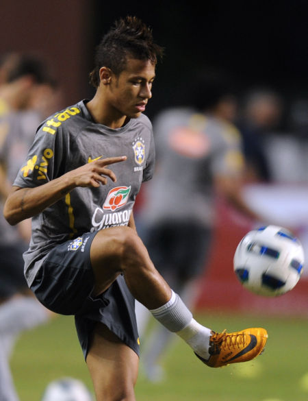 梅西神了！总决赛直塞+挑传助攻，一夜造2球，率队首次夺冠创纪录