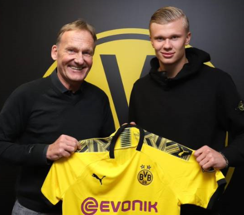 哈里·凯恩替补出场打入帽子戏法，五星拜仁轻松战胜斯图加特