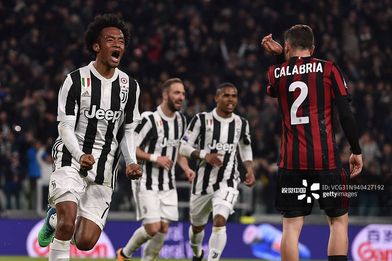 拜仁积极追求梅努，欲将其打造成欧冠核心，但曼联与意甲球队争夺，形势激烈。（拜仁求购梅努谋建欧冠核心，曼联与意甲诸强竞逐，争夺白热化）