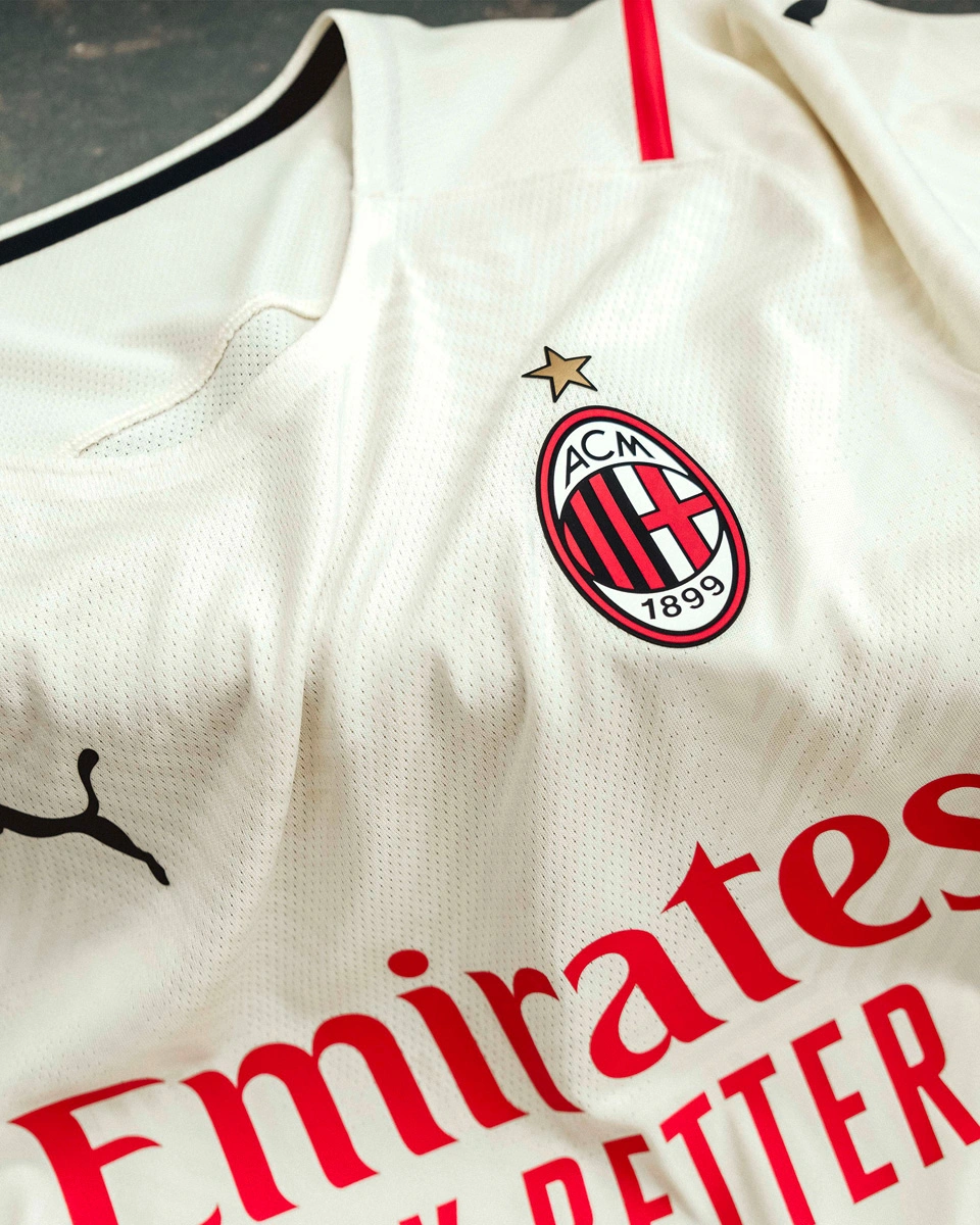 每体：阿根廷队在西班牙集训，球迷热情高涨只为一睹梅西风采