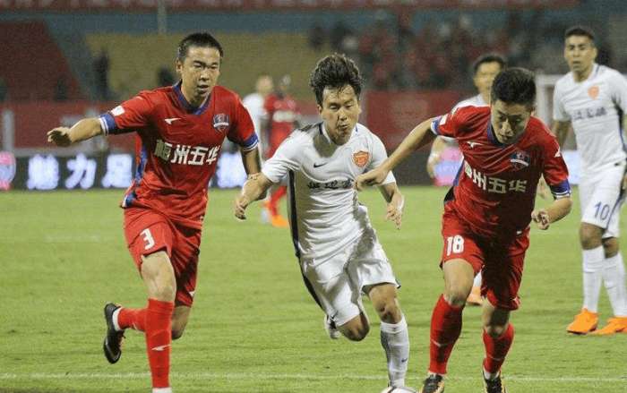 里程碑，亚泰37岁前锋谭龙已在中超出战200场比赛（中超200战达成！亚泰37岁前锋谭龙迎来里程碑）